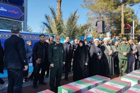 اقامه نماز بر پیکر شهدای حادثه تروریستی کرمان