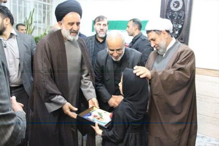 فرزند شهید رضا اکبرزاده برای شهید حاج قاسم سلیمانی مداحی کرد