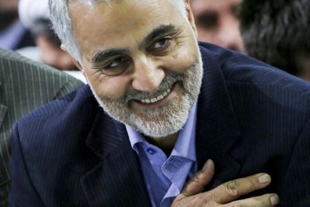 حاج قاسم سلیمانی خط مقدم انسان‌دوستی و صلح بود