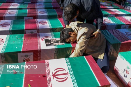 دیدار نمایندگان رهبر انقلاب با خانواده‌ شهدای حادثه تروریستی در کرمان