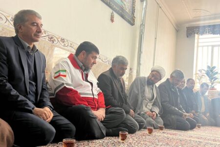 دیدار رئیس هلال احمر کشور با خانواده شهید امدادگر حمله تروریستی کرمان
