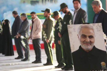 قبور مطهر شهدا در رفسنجان گل‌باران شد