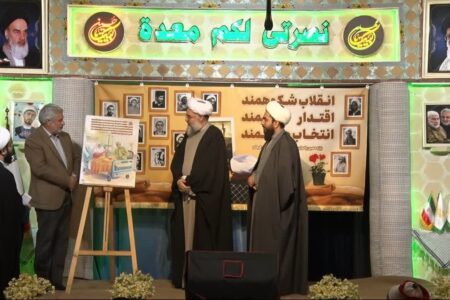 رونمایی از مجموعه پوسترهای خاطرات حاج قاسم سلیمانی در قم