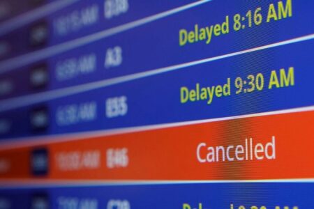 هوای نامساعد فرودگاه بغداد پرواز امروز زائران عتبات کرمان را لغو کرد