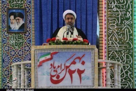 امام جمعه کرمان: مردم در آزمون سخت انتخابات به خادمان واقعی ملت و انقلاب رای دهند