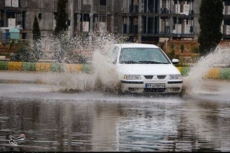 تخلیه آب‌های سطحی معابر کرمان با ۳۰ تانکر سیار و ۱۰۰ پمپ ثابت و سیار