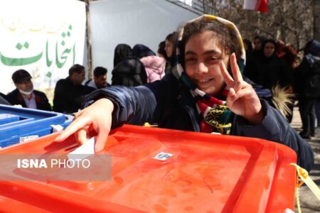 حضور مردم تبریز و کرمان و ساری در پای صندوق‌های رای