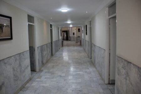 بزرگترین درمانگاه خیریه روستایی کشور در شهرستان انار راه‌اندازی شد