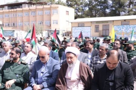 پرچم جمهوری اسلامی ایران در کرمان به اهتزاز درآمد