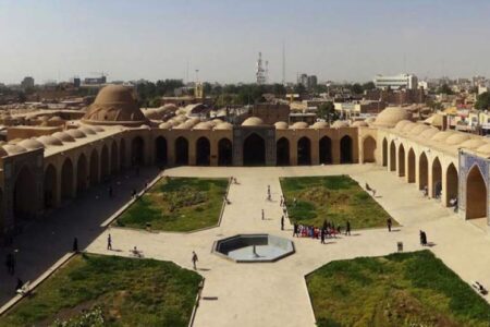 از زیارت مزار «شهید قدس» تا بازدید از بی‌نظیرترین باغ در دل کویر