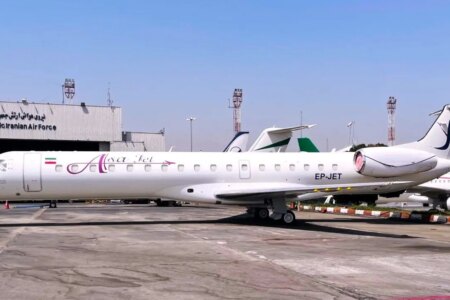 برخورد بال هواپیما با تونل ورود مسافران علت تاخیر پرواز کرمان اعلام شد