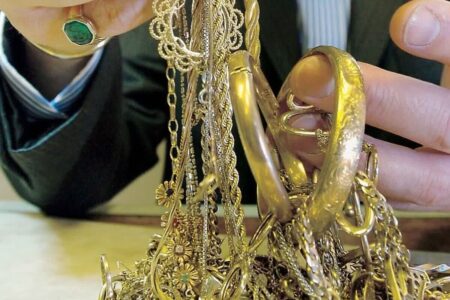 سارق ۴۰ میلیارد طلا از منازل شهرکرمان دستگیرشد