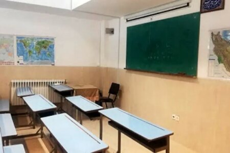 مدارس زرند فردا تعطیل است