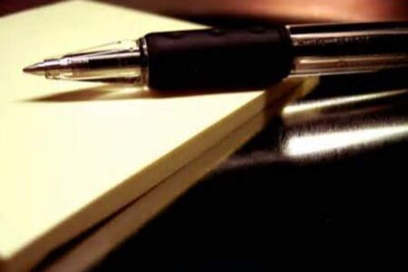 اتخاذ موضع قاطع در مقابله با دشمن به‌وسیله شعر