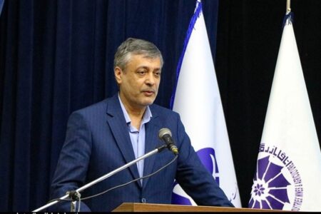 زمینه جذب تسهیلات از بازار سرمایه باید فراهم شود