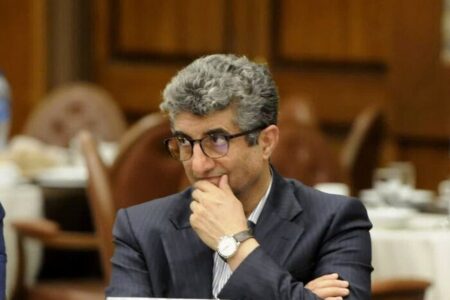 رئیس هیات مدیره باشگاه پرسپولیس: مدیران استقلال آدرس غلط به هواداران خود ندهند/ خبر برکناری درویش درست نیست