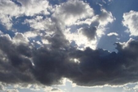 آغاز هفته با افزایش ابر و رگبار پراکنده در دامنه‌های زاگرس/ کیفیت هوای تهران قابل قبول است