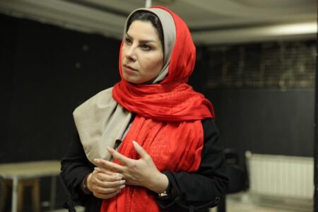 پرستو کرمی با «خیلی زود عادت می‌کنیم» به صحنه می‌آید