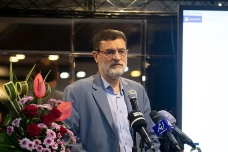 قاضی‌زاده هاشمی: تا پایان در انتخابات می‌مانم