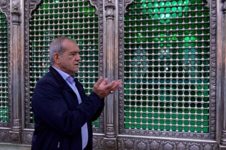 نوحه‌خوانی دکتر ‎پزشکیان در شب عاشورا، حسینیه اعظم مکتب العباس (ع) تهران