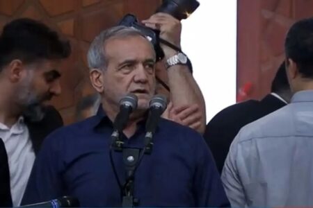 فریاد «یاحسین میرحسین» در پخش زنده سخنرانی دکتر پزشکیان در شبکه خبر صداوسیما