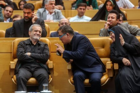 درسی که پزشکیان باید از تجربیات بحران‌های ۲۷ سال بیاموزد