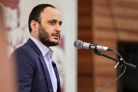 وارونه­‌نمایی از وضع موجود، ظلم به منتخب مردم در سال ۱۴۰۰ و پیچیده کردن اداره امور در دولت چهاردهم است
