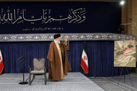 رونمایی نقاشی جدید حسن روح‌الامین از ریحانه شهید در حضور رهبری