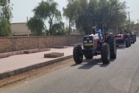 کشاورزان ریگانی باتراکتورهایشان به شعب اخذ رای ریاست جمهوری رفتند