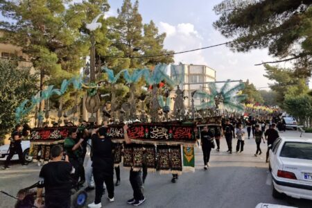 هیئت های مذهبی در سیرجان علم کشان کردند