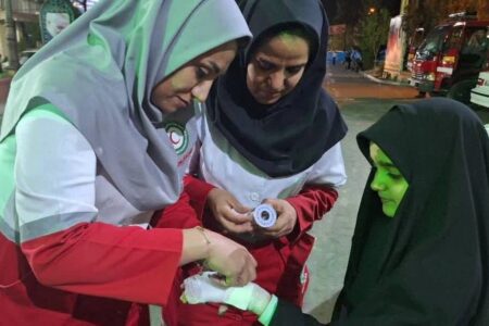 ارائه خدمات امدادی و صعود امدادگران هلال احمر به قله دماوند