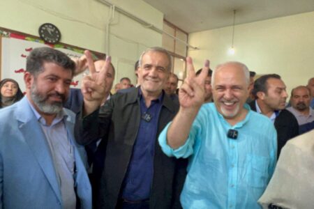 دکتر پزشکیان به همراه ظریف رأی خود را به صندوق انداخت