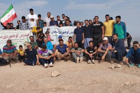 همایش کوهنوردی و صعود ورزشکاران بسیجی به قله شیوشگان کرمان