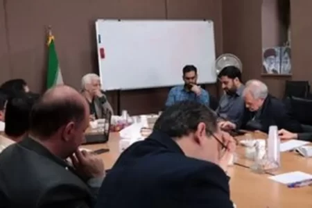 تصویری جنجالی از وزیر مرتبط با فساد چای دبش در جلسات دولت سایه آقای جلیلی!+عکس