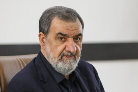 محسن رضایی: نباید دولت پزشکیان را خارج از جبهه انقلاب دانست /از هیچ کمکی به او دریغ نکنیم