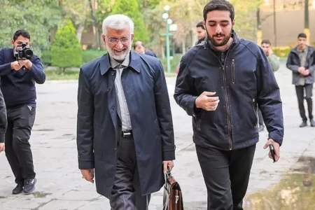 جلیلی باز هم زیر بار مناظره با بیژن زنگنه نرفت و حرف‌های عمق راهبردی زد: من پشتوانه مردمی و ۱۴ میلیون رأی دارم!