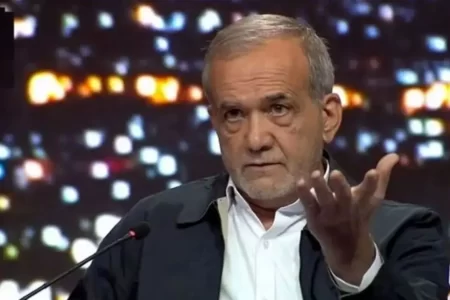 مردم ناراضی هستند با باتوم و چماق جواب آنها را می‌دهیم