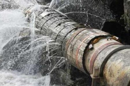 توسعه و بازسازی ۹۷۰۰ متر خط انتقال و شبکه توزیع آب در عنبرآباد | اخبار کرمان و شهرستان ها