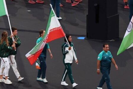 دختری که پرچم ایران در اختتامیه المپیک را بر دوش داشت | اخبار اصلاحات