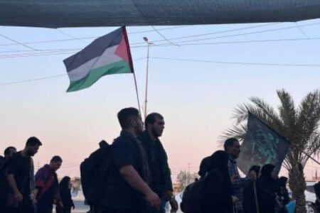 پرچم فلسطین نماد اتحاد مسلمانان در پیاده‌روی اربعین | اخبار استان کرمان