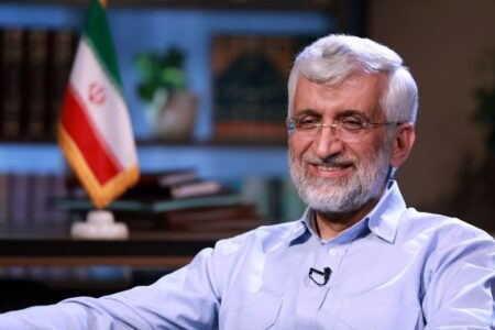 جلیلی در قضیه کرسنت ده‌ها میلیارد به کشور ضرر زده، اما هنوز می‌گوید من دولت سایه هستم، پرچم عراق را هم دور گردنش می‌اندازد؛ عضو شورای عالی امنیت ملی هم هست! | اخبار اصلاحات