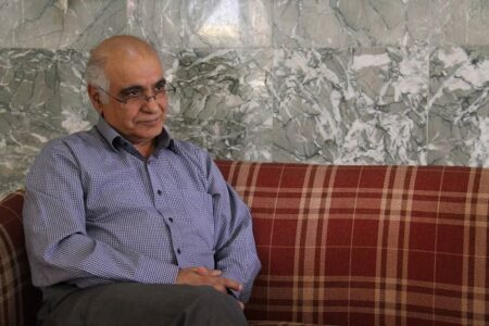 آثار مرادی‌کرمانی بی‌هیچ تکلفی در زبان و معنا گیرایی غریبی دارد | اخبار فرهنگی کرمان