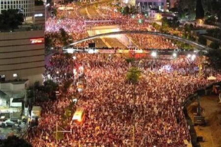 تظاهرات ده‌ها هزار معترض اسرائیلی علیه نتانیاهو | اخبار سیاسی