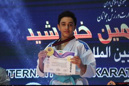 کاراته‌کار کرمانی قهرمان مسابقات بین‌المللی هشتمین خورشید شد