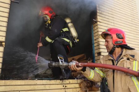 مهار آتش‌سوزی در بیمارستان «افضلی‌پور» با تلاش ۴۰ آتش‌نشان