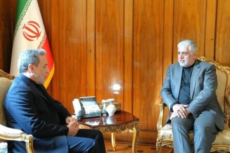 تاکید عراقچی بر ایستادگی ایران کنار مردم و دولت لبنان