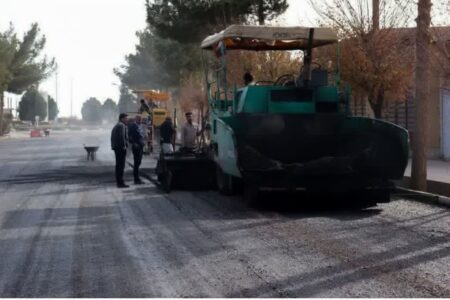 جزئیاتی از عملیات فاز اول آسفالت خیابان امامزاده محمدصالح(ع) انار