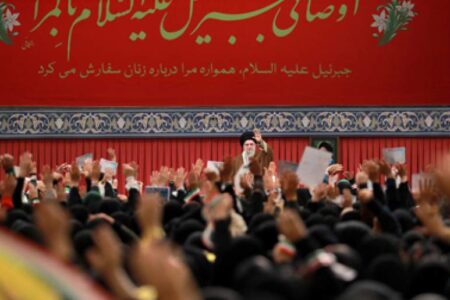 حقوق زن و مرد در اسلام یکسان است | اخبار سیاسی