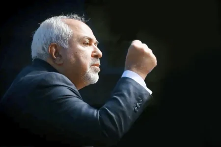 روزنامه اصولگرا: عده‌ای می‌خواهند شائبه ایجاد کنند که سفر ظریف به داووس، به معنای مذاکره پنهان با آمریکاست | اخبار اصلاحات