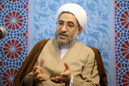 اداره کل جامعه توسط عامه مردم امکان پذیر نیست، زیرا باعث هرج و مرج می‌شود/ فقیه فقط منتقل‌کننده اراده خداوند است | اخبار اصلاحات